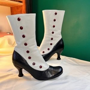 SOLD - Fluevog Bellevue Libby Smith sz 7